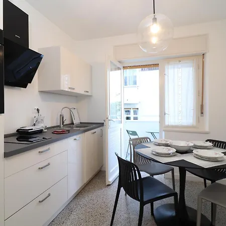 Happy, Perfect For Two, With Seaview Balconies And Free Parking Lägenhet *