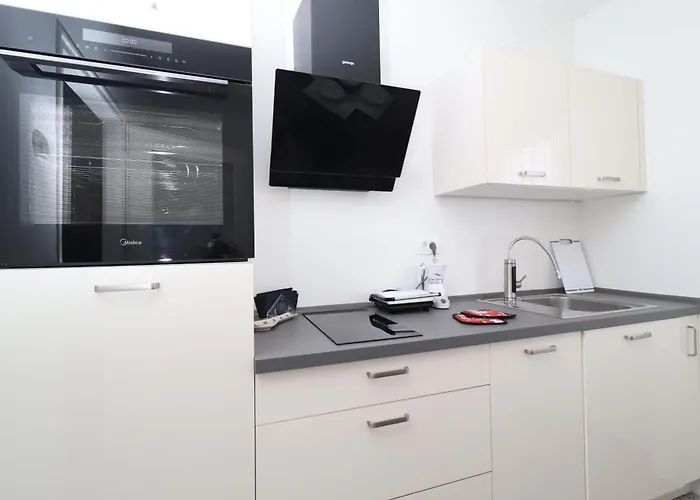 Happy, Perfect For Two, With Seaview Balconies And Free Parking Lägenhet