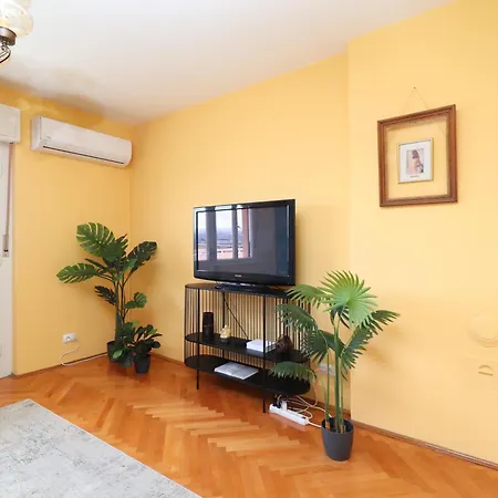 Апартаменти Happy, Perfect For Two, With Seaview Balconies And Free Parking