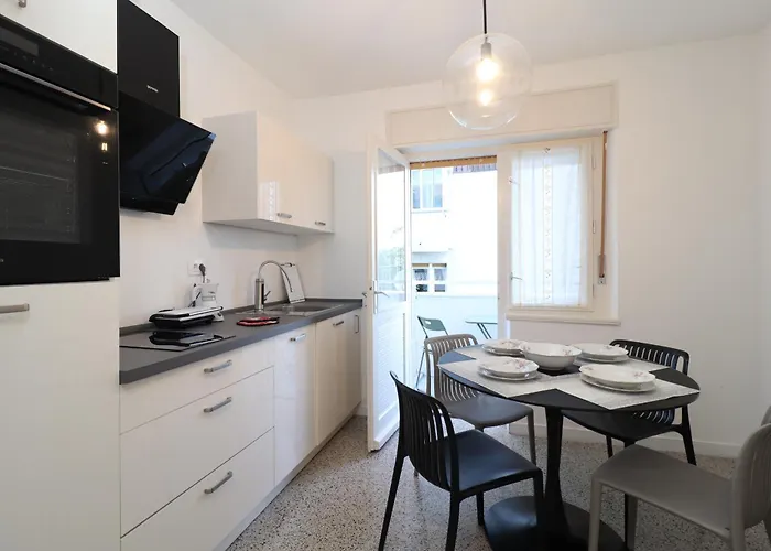 Happy, Perfect For Two, With Seaview Balconies And Free Parking Апартаменти *