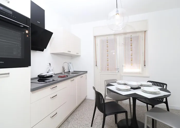 Happy, Perfect For Two, With Seaview Balconies And Free Parking * Опатія