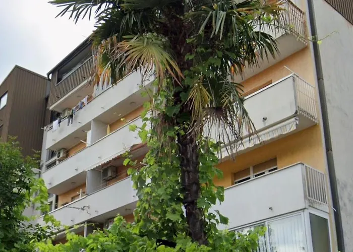 Happy, Perfect For Two, With Seaview Balconies And Free Parking *