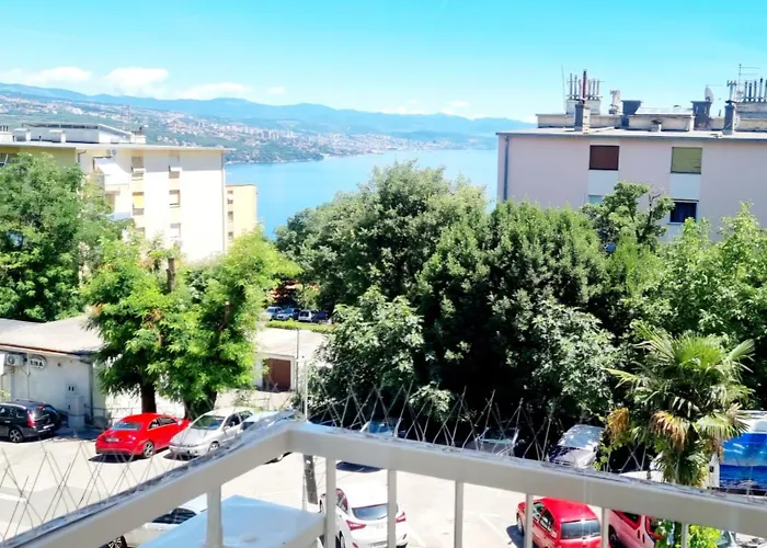 Happy, Perfect For Two, With Seaview Balconies And Free Parking