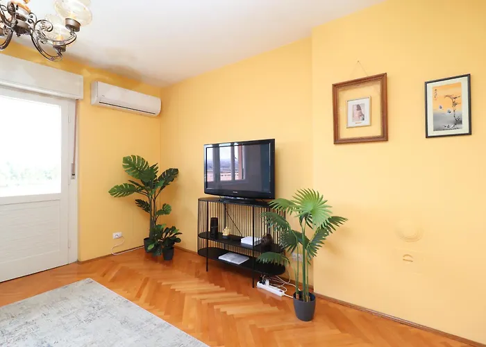 Апартаменты Happy, Perfect For Two, With Seaview Balconies And Free Parking